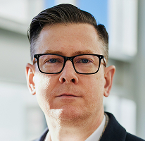 Geschäftsführer Alexander Hughes in seinem CEO-Porträt für das Kryptowährungshandelunternehmen